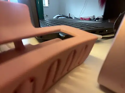 OliviaaFischer online show from February 19, 2026, 10:45 am