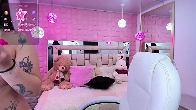  laaura  online show from March 3, 2026, 1:07 pm