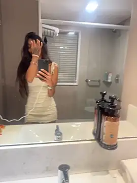 Snapshot of Sarajames chatting on October 6, 2025, 11:49 pm Sarajames online show from October 6, 2025, 11:49 pm