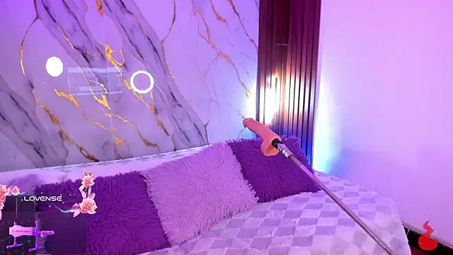 Emmiicute online show from April 20, 2026, 8:32 pm