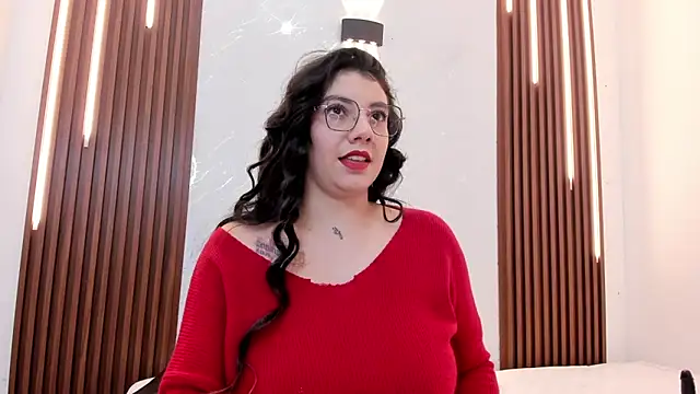 Snapshot of CarolinaMejia chatting on December 5, 2025, 4:38 pm CarolinaMejia online show from December 5, 2025, 4:38 pm