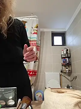 Snapshot of merlyn4 chatting on December 3, 2025, 8:14 am merlyn4 online show from December 3, 2025, 8:14 am