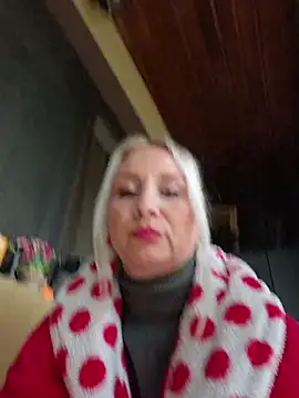 Snapshot of merlyn4 chatting on November 7, 2025, 9:58 am merlyn4 online show from November 7, 2025, 9:58 am