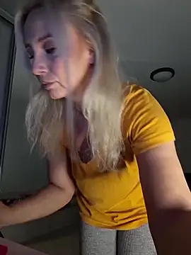 Snapshot of merlyn4 chatting on November 29, 2025, 10:48 am merlyn4 online show from November 29, 2025, 10:48 am