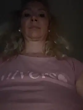 Snapshot of merlyn4 chatting on November 18, 2025, 9:12 am merlyn4 online show from November 18, 2025, 9:12 am