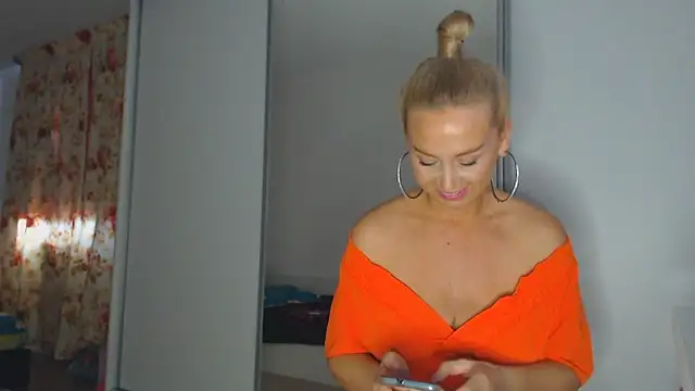 Snapshot of merlyn4 chatting on March 19, 2025, 11:39 am merlyn4 online show from March 19, 2025, 11:39 am