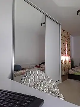 Snapshot of merlyn4 chatting on December 2, 2025, 10:39 am merlyn4 online show from December 2, 2025, 10:39 am