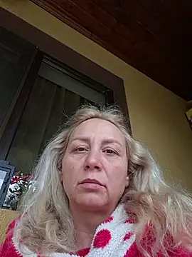 Snapshot of merlyn4 chatting on December 5, 2025, 7:40 am merlyn4 online show from December 5, 2025, 7:40 am