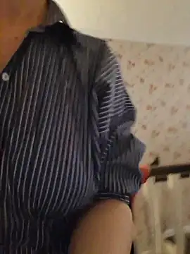 Snapshot of merlyn4 chatting on November 12, 2025, 7:45 am merlyn4 online show from November 12, 2025, 7:45 am