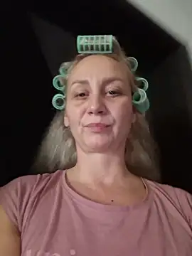 Snapshot of merlyn4 chatting on November 5, 2025, 10:29 am merlyn4 online show from November 5, 2025, 10:29 am