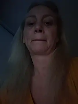 Snapshot of merlyn4 chatting on November 28, 2025, 8:47 am merlyn4 online show from November 28, 2025, 8:47 am