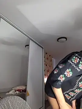 Snapshot of merlyn4 chatting on November 14, 2025, 10:08 am merlyn4 online show from November 14, 2025, 10:08 am