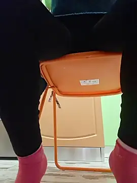 Snapshot of merlyn4 chatting on November 21, 2025, 9:52 am merlyn4 online show from November 21, 2025, 9:52 am