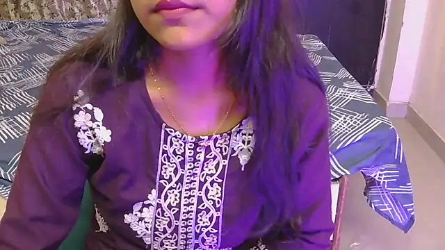 hoty-priya online show from June 19, 2026, 5:24 am