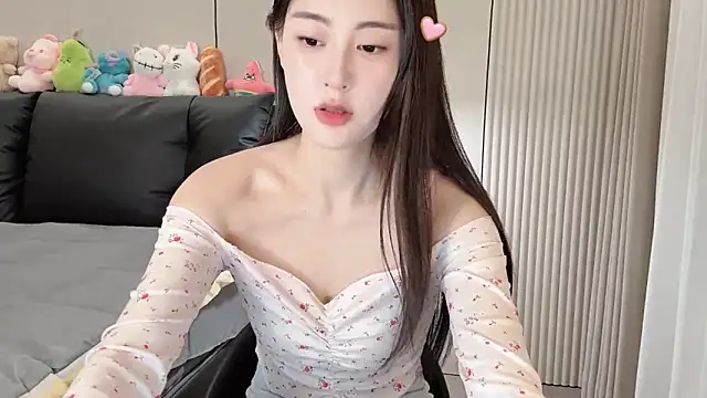 Snapshot of Aquarius-002 chatting on September 19, 2025, 2:21 pm Aquarius-002 online show from September 19, 2025, 2:21 pm