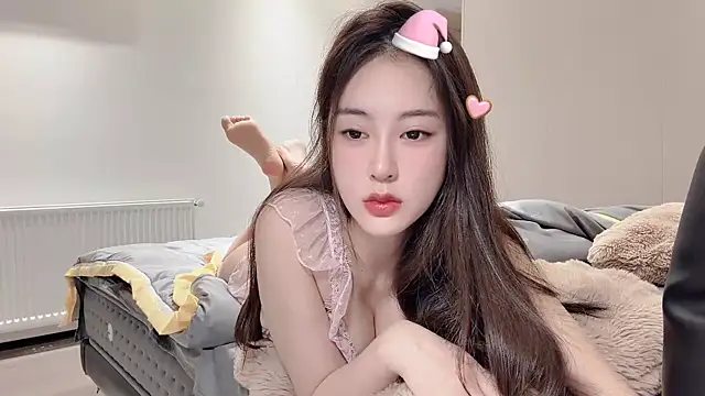 Snapshot of Aquarius-002 chatting on November 4, 2025, 12:42 pm Aquarius-002 online show from November 4, 2025, 12:42 pm