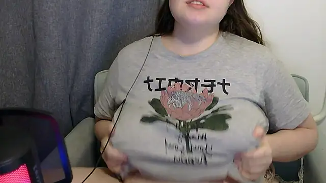 brattyprincessemma online show from February 14, 2026, 9:04 pm