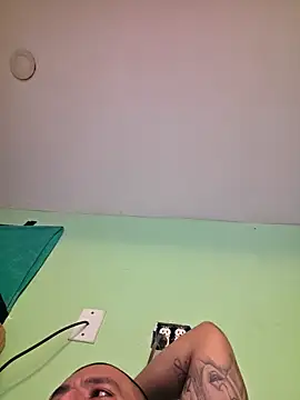 Snapshot of Boogiehtx713 chatting on December 17, 2025, 9:53 pm Boogiehtx713 online show from December 17, 2025, 9:53 pm