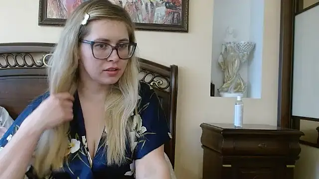 Crystal00Girl online show from November 9, 2025, 9:57 am