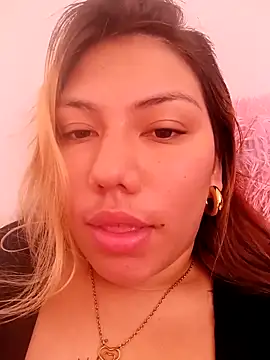 MiaCastillo online show from October 21, 2025, 9:36 pm