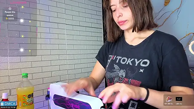 nena cupcake  online show from December 23, 2025, 11:09 am