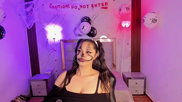 Snapshot of Lizeth_Salazar chatting on October 4, 2025, 11:56 am Lizeth Salazar online show from October 4, 2025, 11:56 am