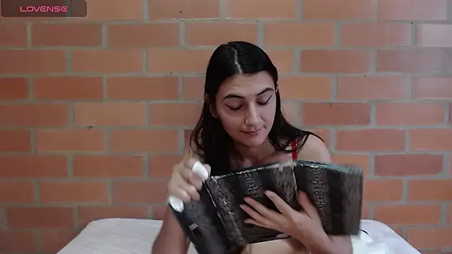 Snapshot of Montserrat_Jay chatting on October 4, 2025, 3:24 pm Montserrat Jay online show from October 4, 2025, 3:24 pm