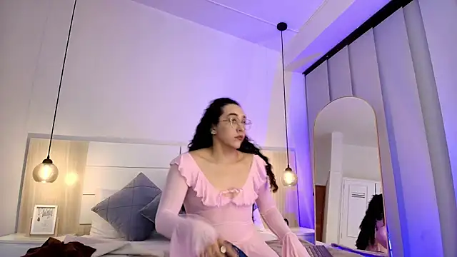 Snapshot of alehia_cute chatting on November 9, 2025, 1:04 pm alehia cute online show from November 9, 2025, 1:04 pm