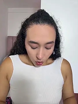 alehia cute online show from April 23, 2026, 11:50 pm