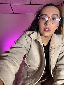 alehia cute online show from July 2, 2026, 12:33 pm