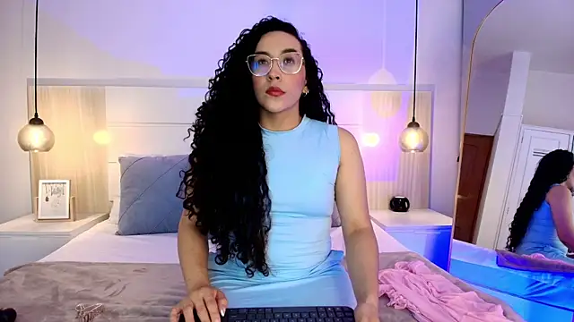 Snapshot of alehia_cute chatting on November 8, 2025, 1:53 am alehia cute online show from November 8, 2025, 1:53 am