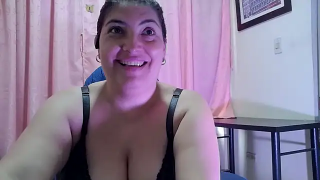 lina maria99 online show from April 15, 2026, 12:21 pm