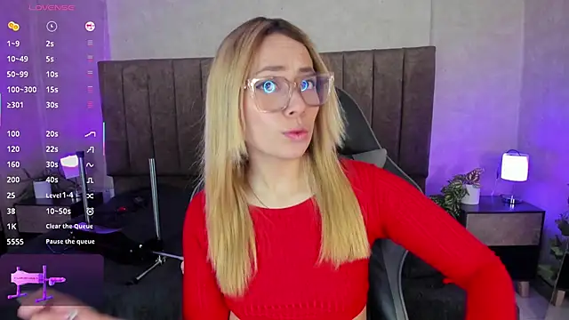 LanaMills  online show from November 7, 2025, 4:50 am