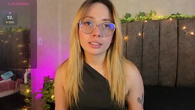 LanaMills  online show from February 24, 2026, 5:52 am