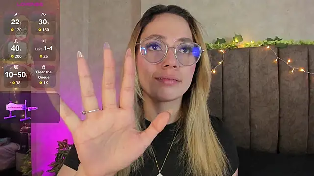 LanaMills  online show from March 3, 2026, 5:03 am