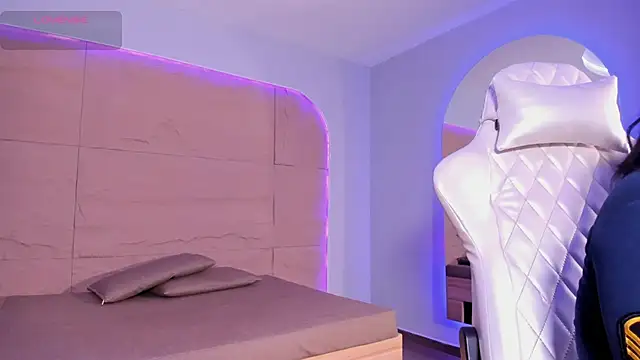 Snapshot of HannahMontgomery chatting on November 25, 2025, 4:40 pm HannahMontgomery online show from November 25, 2025, 4:40 pm