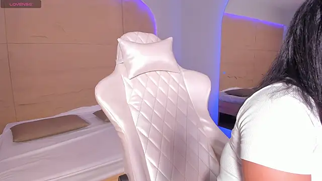 Snapshot of HannahMontgomery chatting on November 12, 2025, 4:11 pm HannahMontgomery online show from November 12, 2025, 4:11 pm