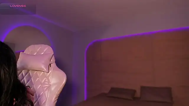 Snapshot of HannahMontgomery chatting on December 4, 2025, 4:17 pm HannahMontgomery online show from December 4, 2025, 4:17 pm