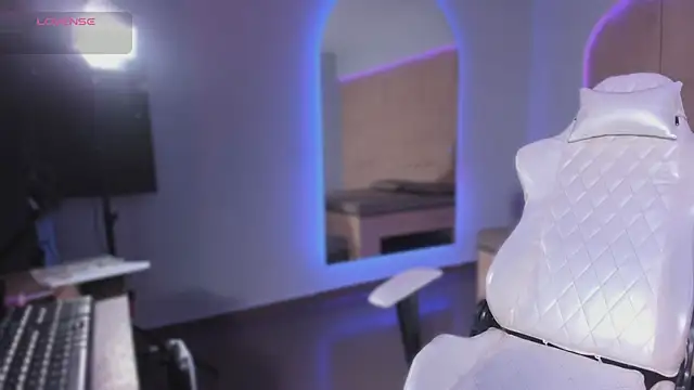 Snapshot of HannahMontgomery chatting on November 19, 2025, 3:56 pm HannahMontgomery online show from November 19, 2025, 3:56 pm