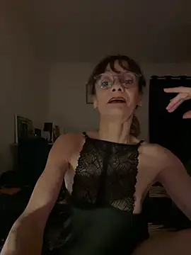 Chris06d22xh online show from April 14, 2026, 7:52 pm