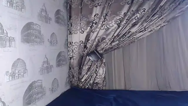 Snapshot of Lunalee chatting on August 5, 2026, 7:13 am Lunalee online show from August 5, 2026, 7:13 am