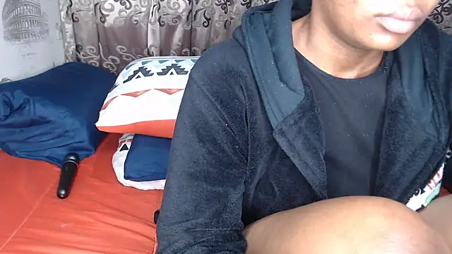 Snapshot of Lunalee chatting on July 28, 2026, 7:16 am Lunalee online show from July 28, 2026, 7:16 am