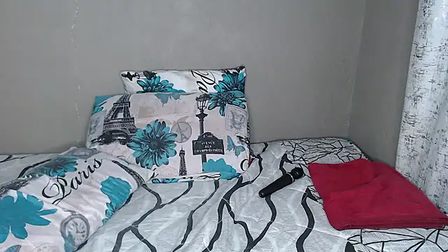 Snapshot of Lunalee chatting on January 16, 2026, 8:24 pm Lunalee online show from January 16, 2026, 8:24 pm