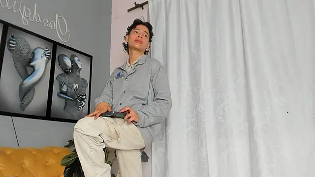 Snapshot of camillo_virgil chatting on December 1, 2025, 11:11 am camillo virgil online show from December 1, 2025, 11:11 am