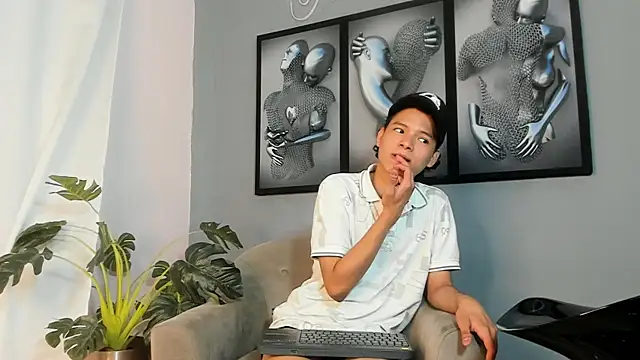 Snapshot of camillo_virgil chatting on October 17, 2025, 12:18 pm camillo virgil online show from October 17, 2025, 12:18 pm