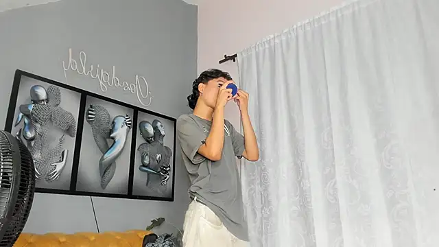 Snapshot of camillo_virgil chatting on December 2, 2025, 10:39 am camillo virgil online show from December 2, 2025, 10:39 am