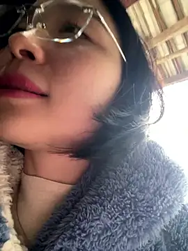 Snapshot of Y2Luvk chatting on February 10, 2026, 9:08 am Y2Luvk online show from February 10, 2026, 9:08 am