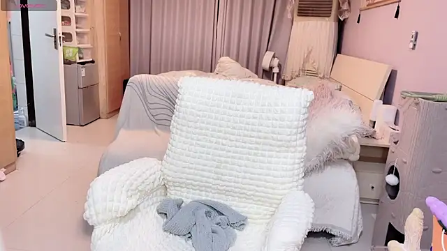 Snapshot of Y2Luvk chatting on October 28, 2025, 9:25 pm Y2Luvk online show from October 28, 2025, 9:25 pm