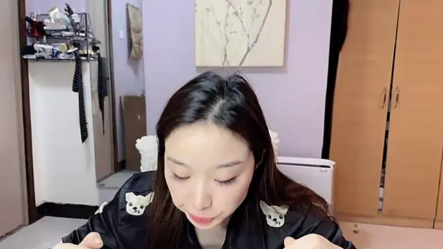 Snapshot of Y2Luvk chatting on November 4, 2025, 9:29 pm Y2Luvk online show from November 4, 2025, 9:29 pm