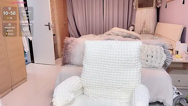 Snapshot of Y2Luvk chatting on October 25, 2025, 7:47 pm Y2Luvk online show from October 25, 2025, 7:47 pm